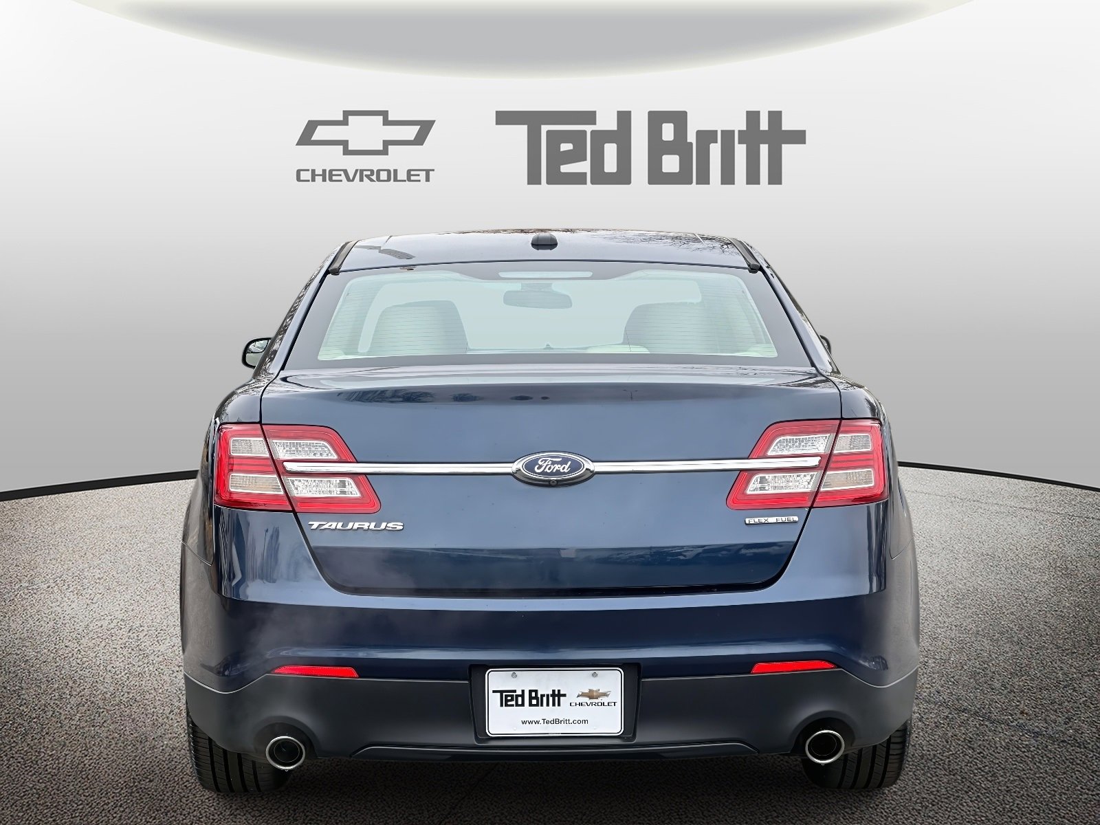 Used 2017 Ford Taurus SE image 5