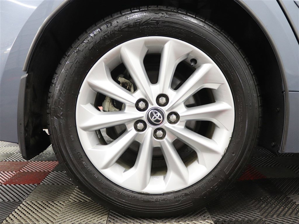 Used 2020 Toyota Corolla XLE FWD image 40