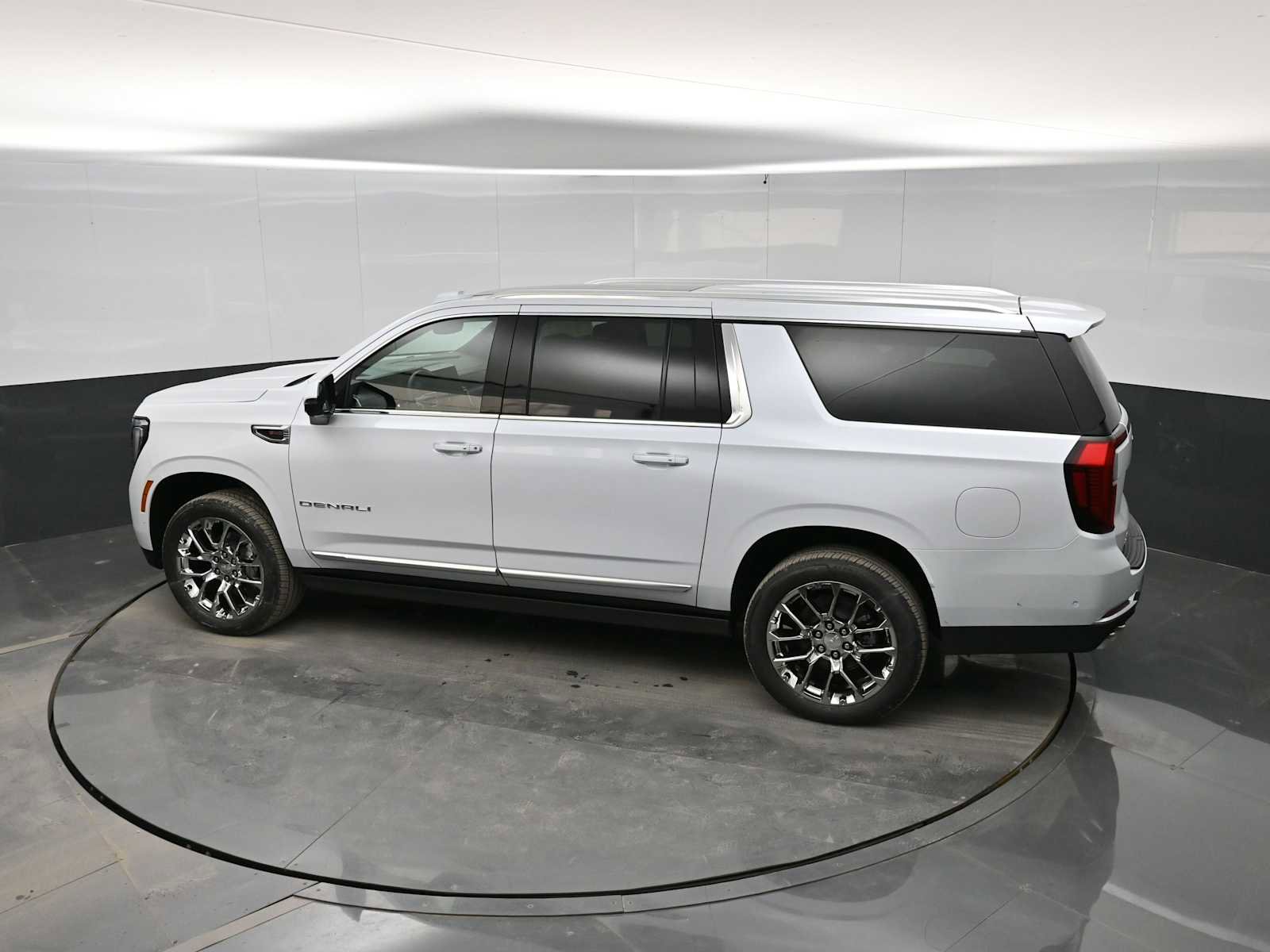 New 2026 GMC Yukon XL Denali w/ Denali Reserve Package image 25