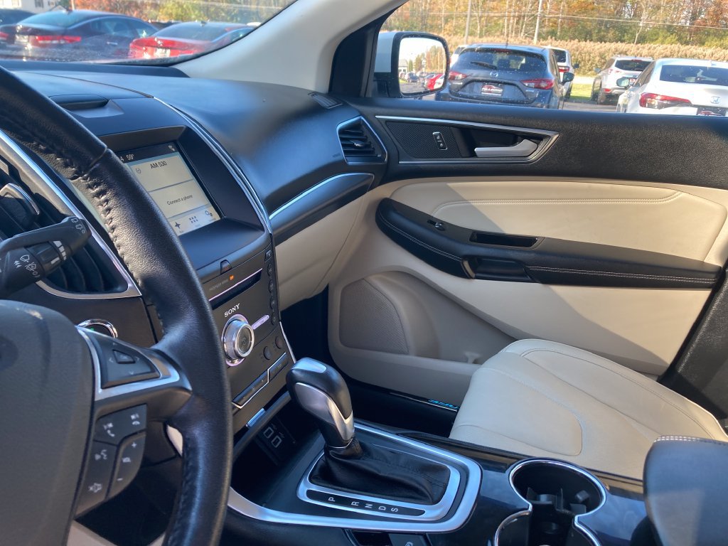 Used 2018 Ford Edge Titanium w/ Equipment Group 301A AWD/4WD image 15