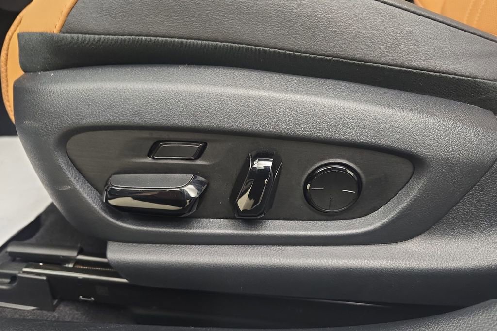 Used 2023 Lexus ES 300h Ultra Luxury image 13