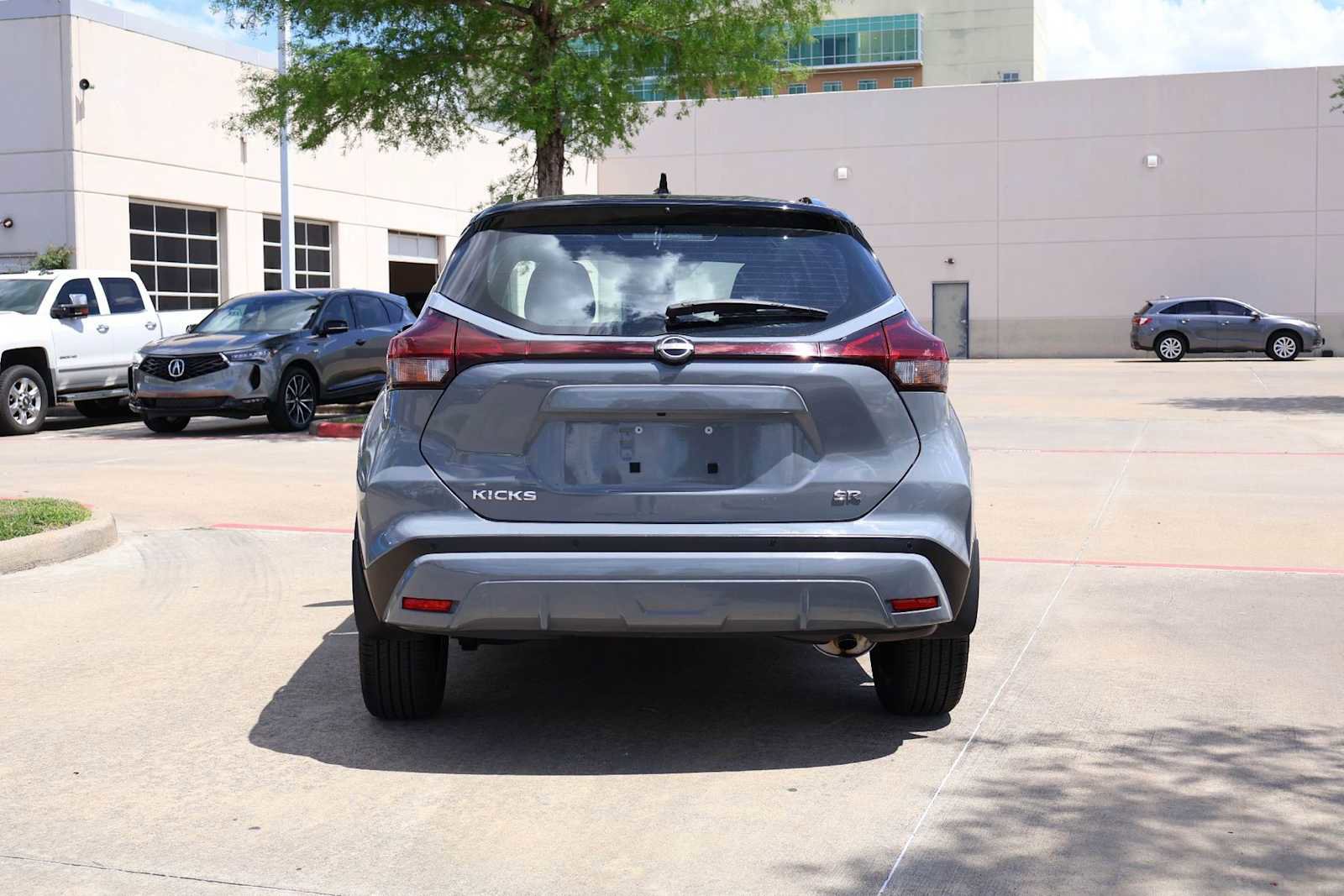 Used 2023 Nissan Kicks SR w/ SR Premium Package FWD image 5