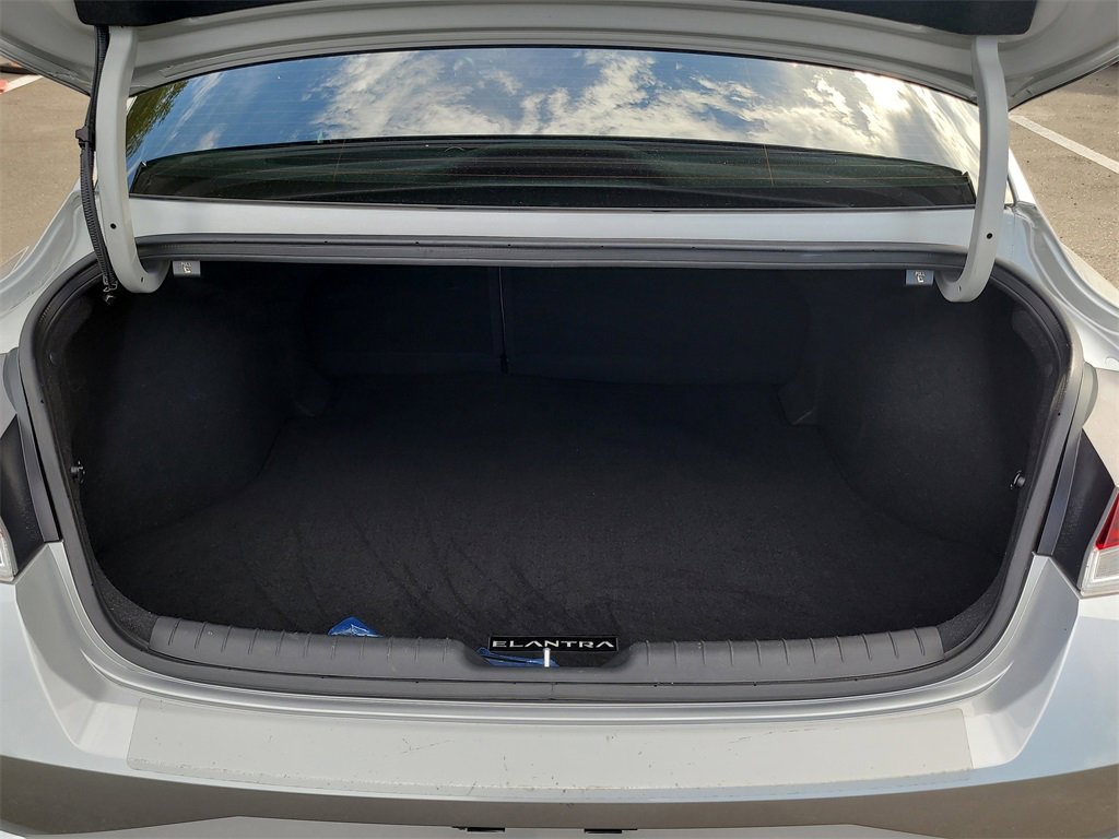 Used 2022 Hyundai Elantra SEL w/ Convenience + Premium Package image 7