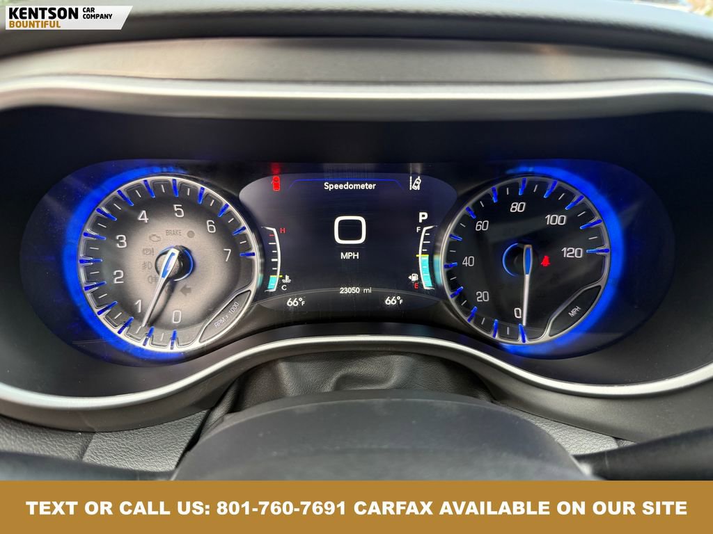 Used 2025 Chrysler Pacifica Select image 17