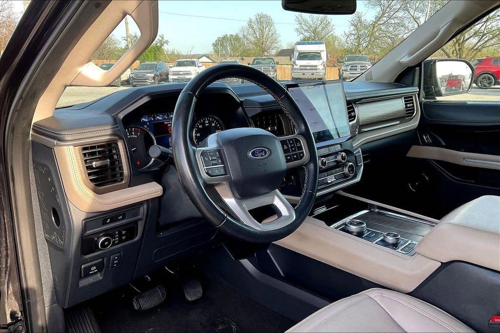 Used 2023 Ford Expedition Max Limited image 13
