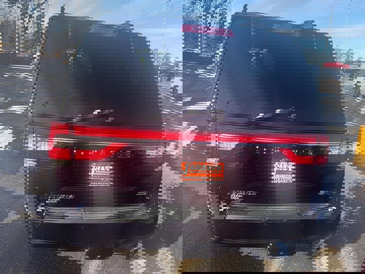 Used 2016 Lincoln Navigator Select image 3