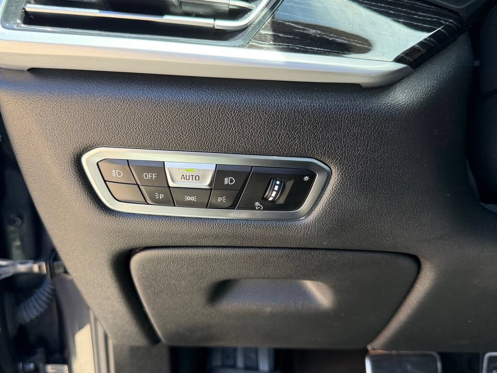Used 2020 BMW X7 xDrive40i w/ M Sport Package AWD/4WD image 26