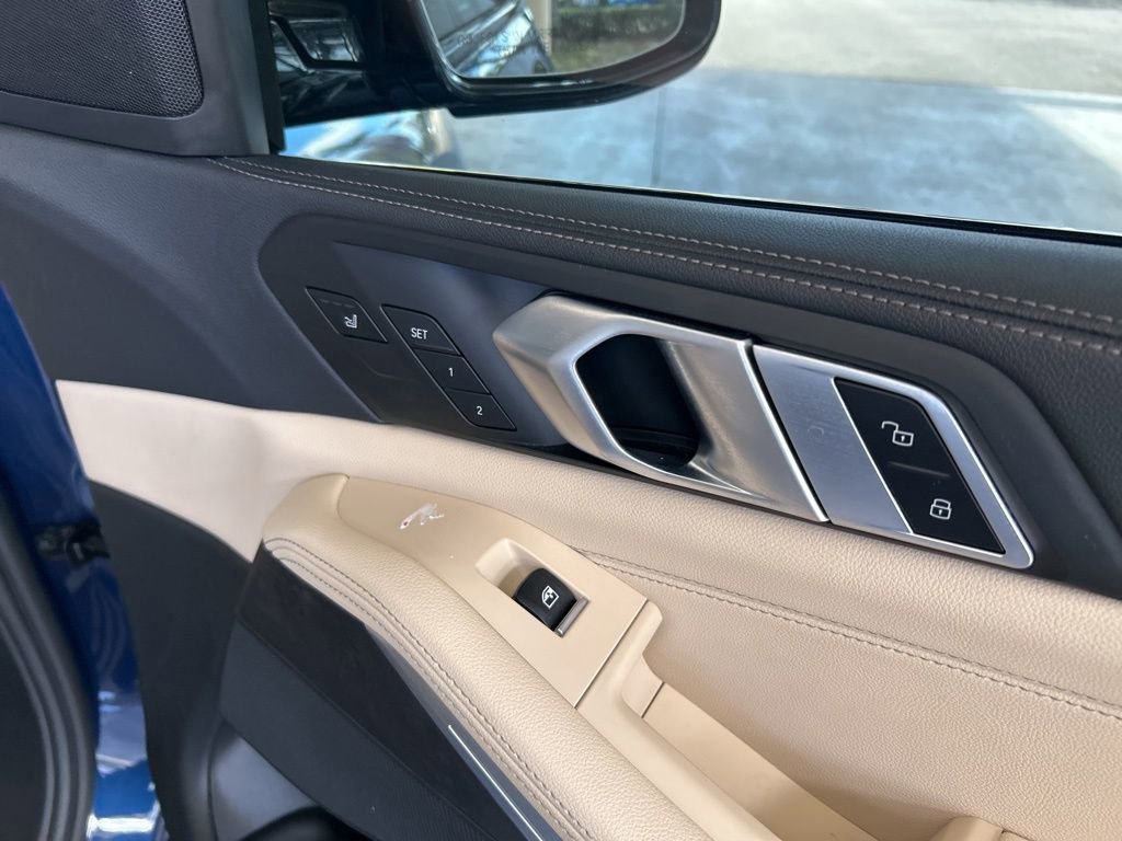 Used 2022 BMW X5 xDrive40i w/ M Sport Package image 26