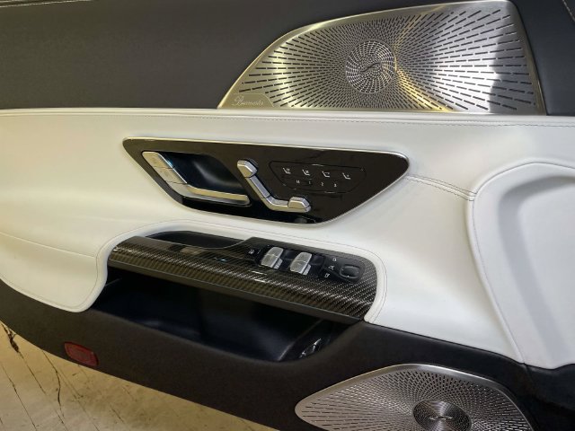 Used 2023 Mercedes-Benz SL 63 AMG 4MATIC image 32