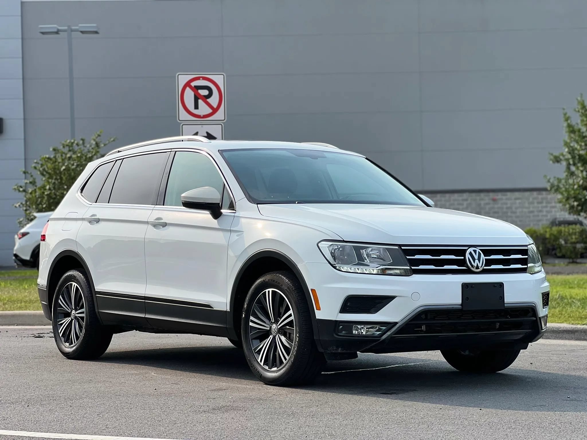 Used 2018 Volkswagen Tiguan SEL AWD/4WD image 7