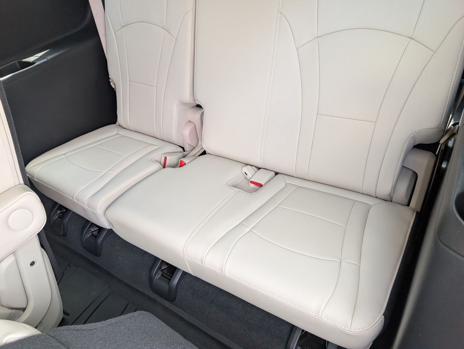 Used 2023 Buick Enclave Essence FWD image 30