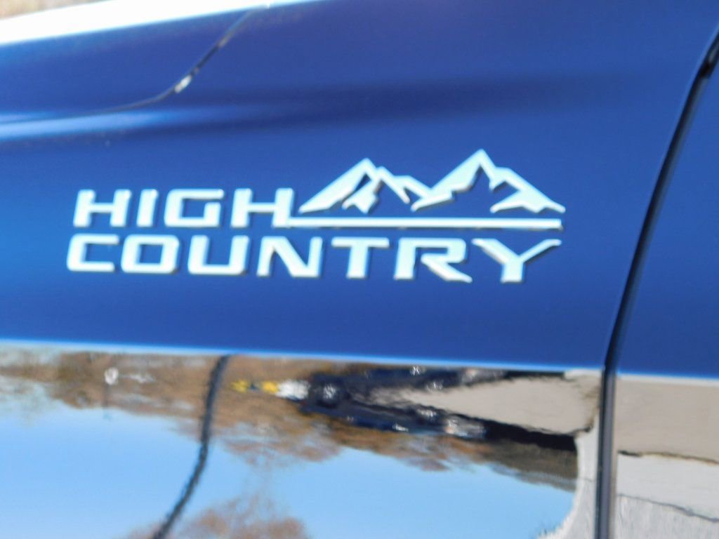 New 2025 Chevrolet Suburban High Country image 50