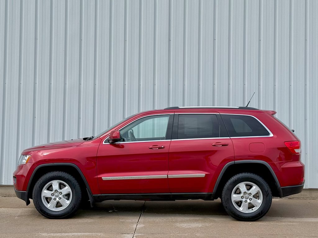 Used 2011 Jeep Grand Cherokee Laredo w/ Security & Convenience Group AWD/4WD image 3