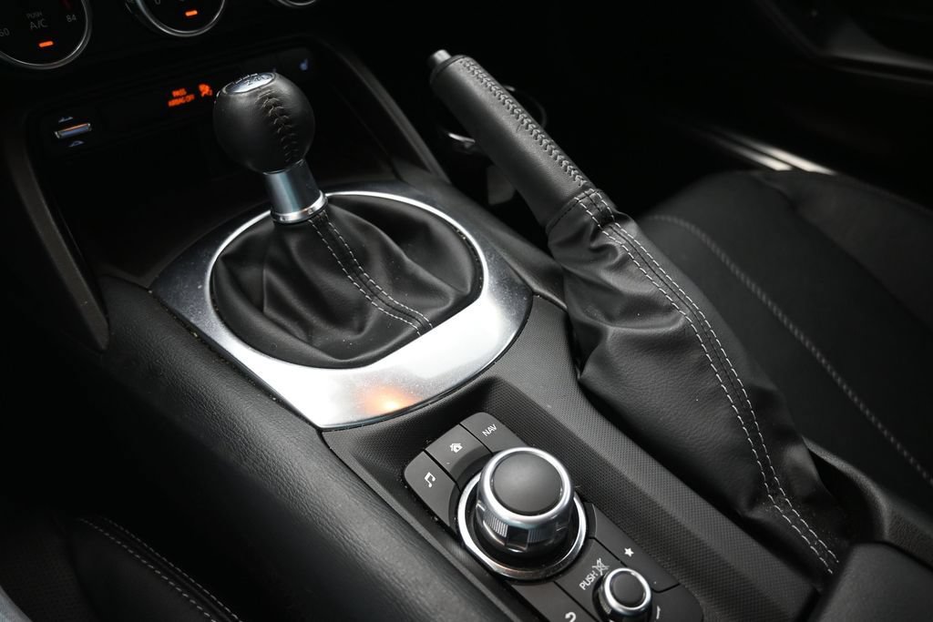 Used 2023 MAZDA MX-5 Miata Grand Touring RWD image 9