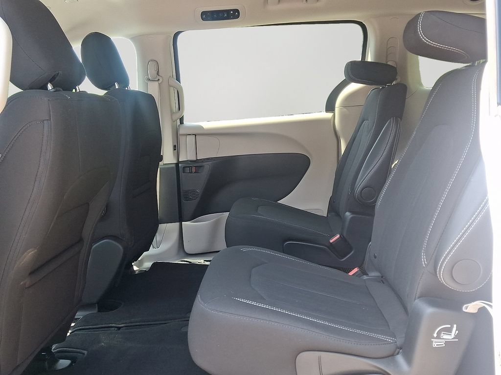 Used 2024 Chrysler Voyager LX FWD image 8