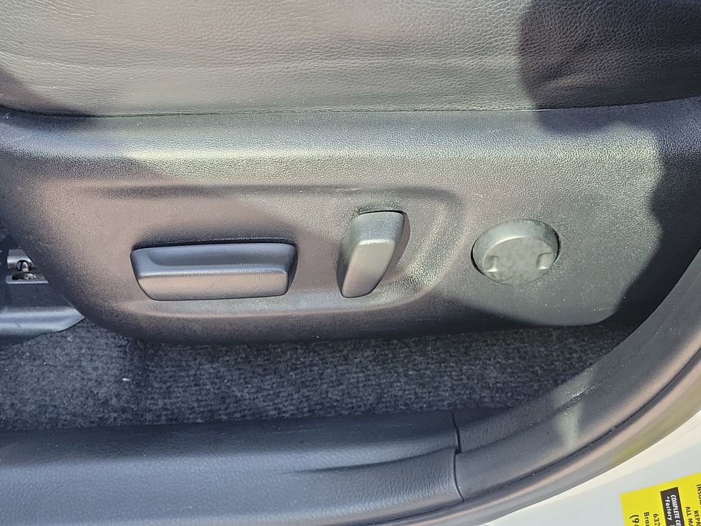 Used 2018 Toyota RAV4 Limited image 27