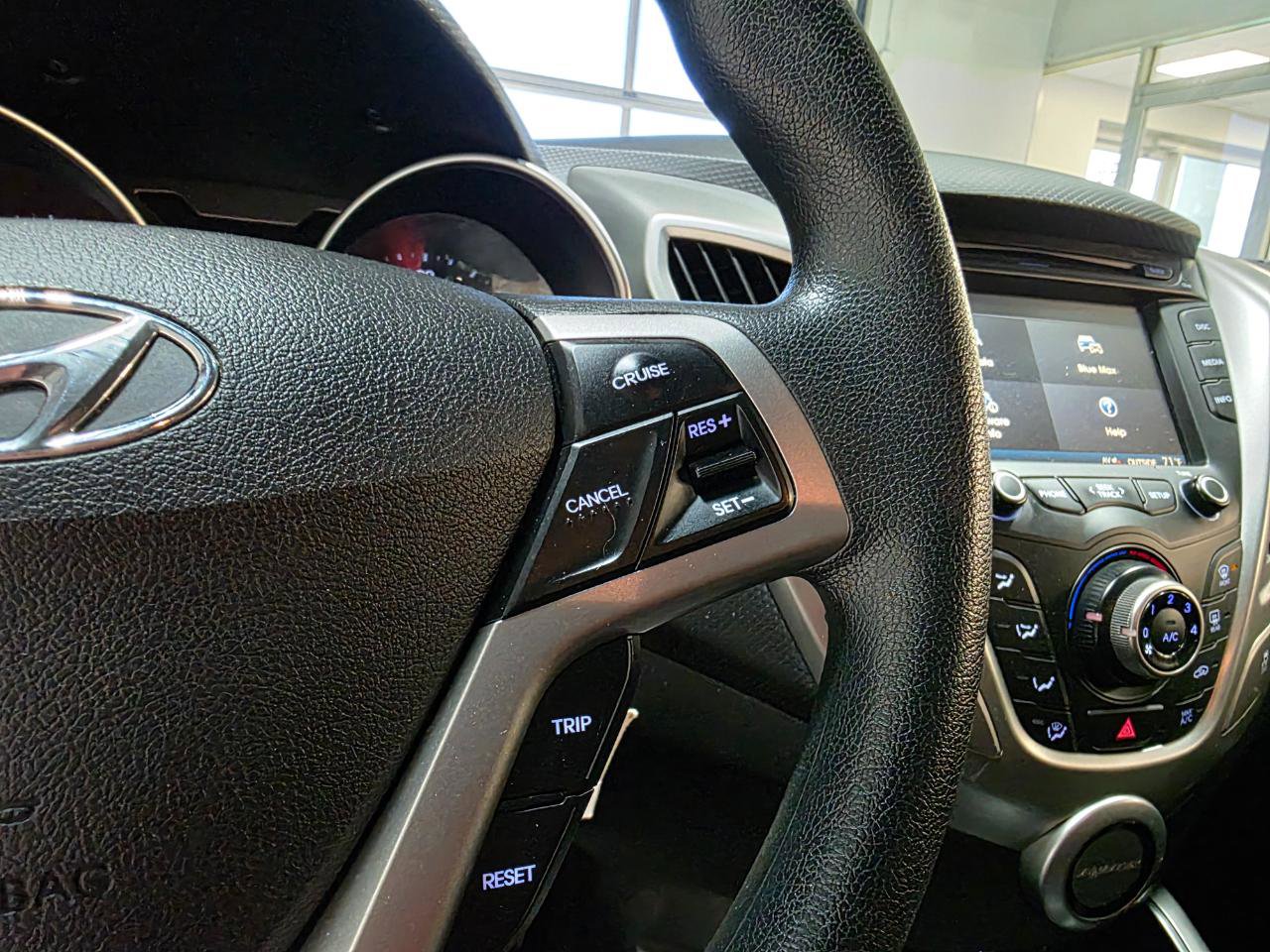 Used 2016 Hyundai Veloster FWD image 28