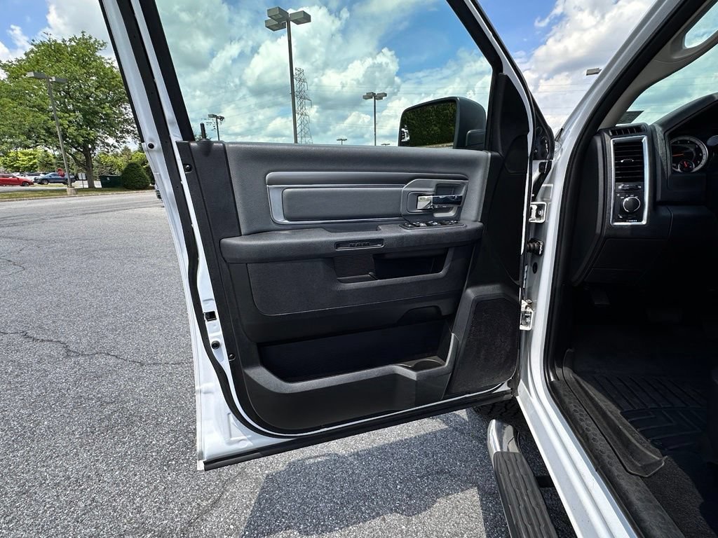 Used 2021 RAM 1500 Classic SLT AWD/4WD image 24
