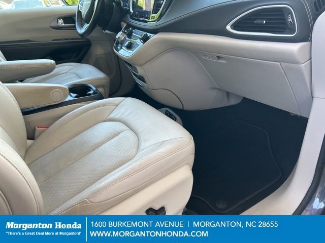 Used 2021 Chrysler Pacifica Touring-L w/ Uconnect Theater Family Group FWD image 37