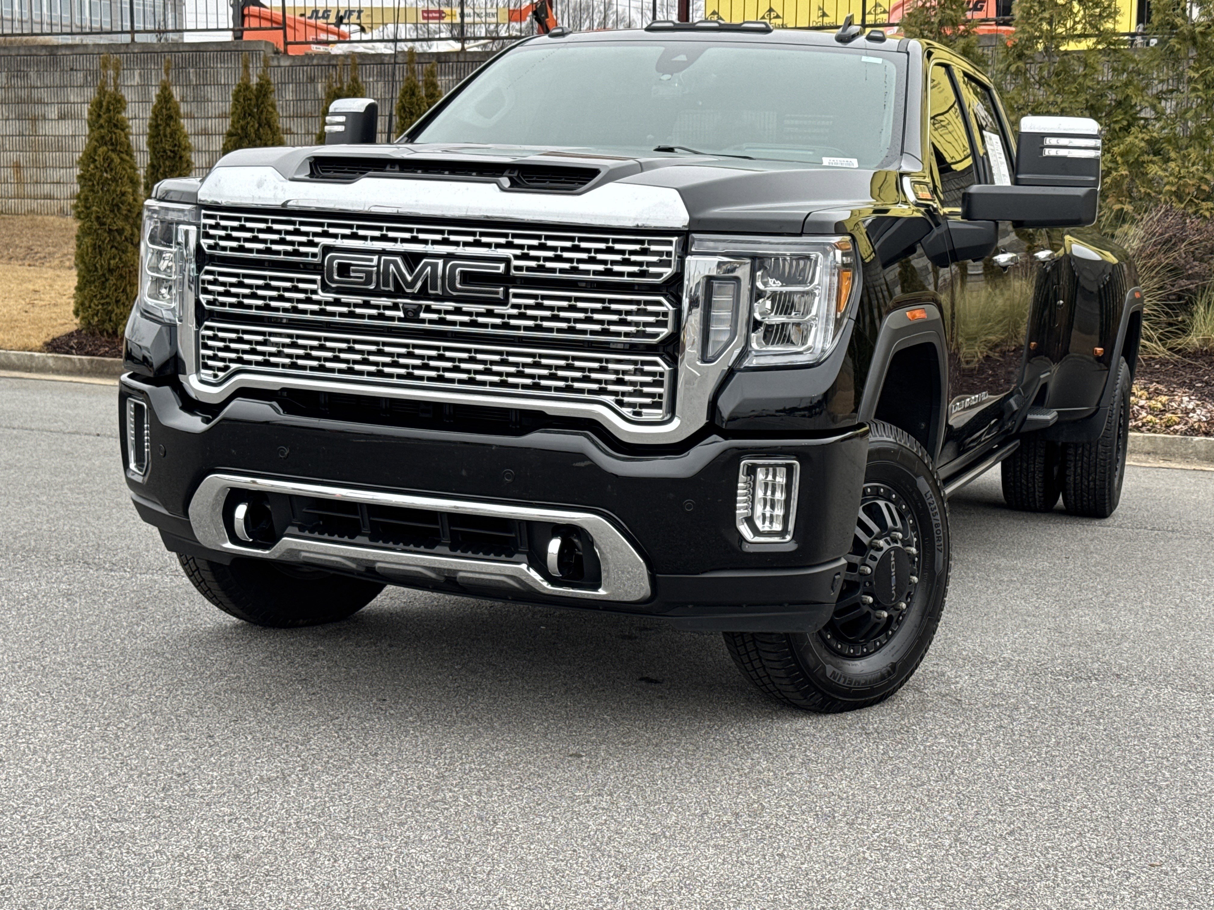 Used 2023 GMC Sierra 3500 Denali w/ Denali Ultimate Package image 5