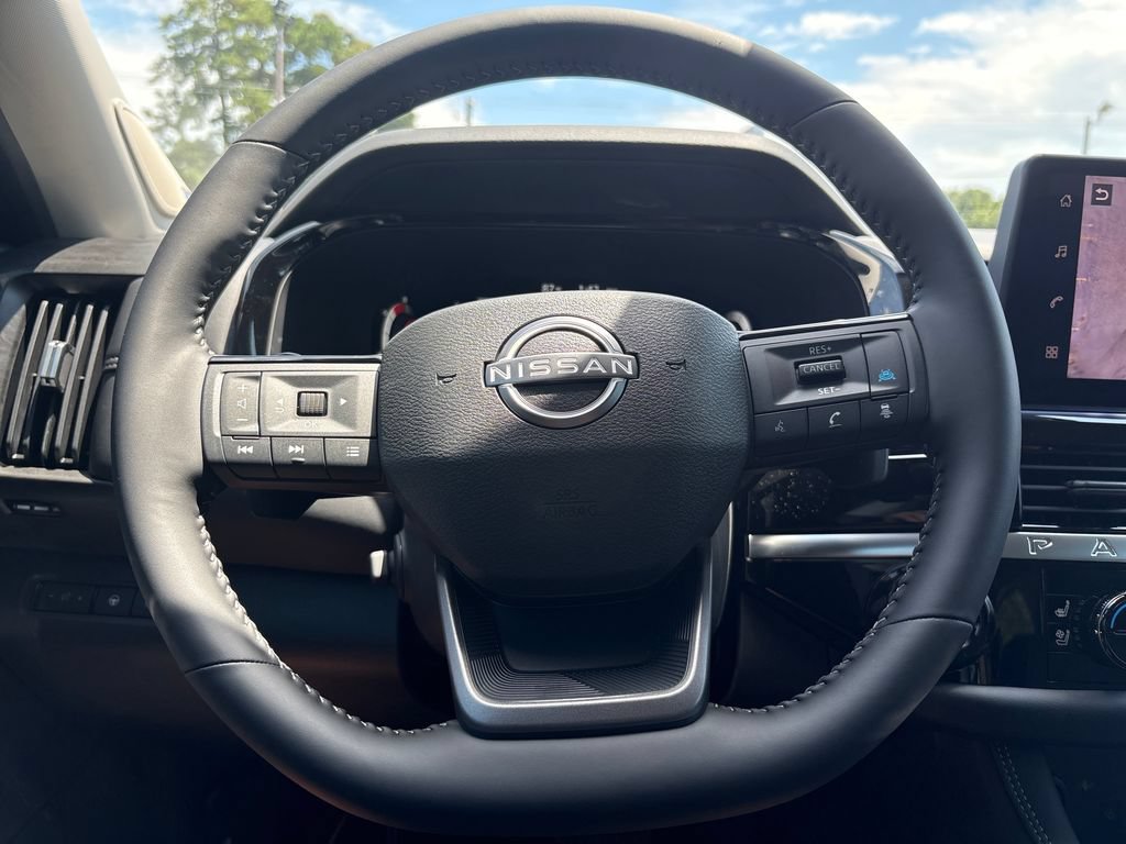 New 2026 Nissan Pathfinder Platinum FWD image 12
