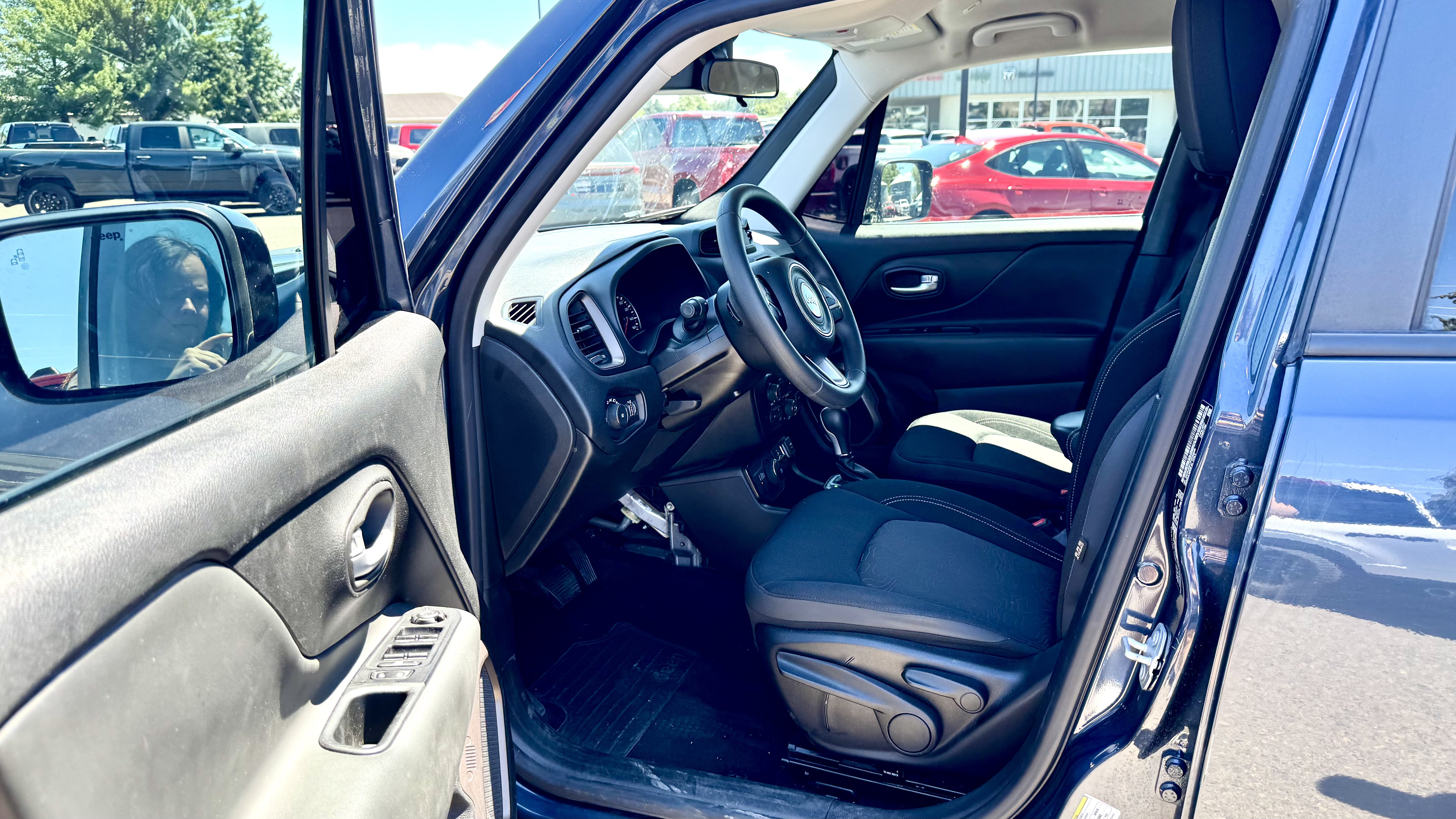 Used 2023 Jeep Renegade Latitude AWD/4WD image 15
