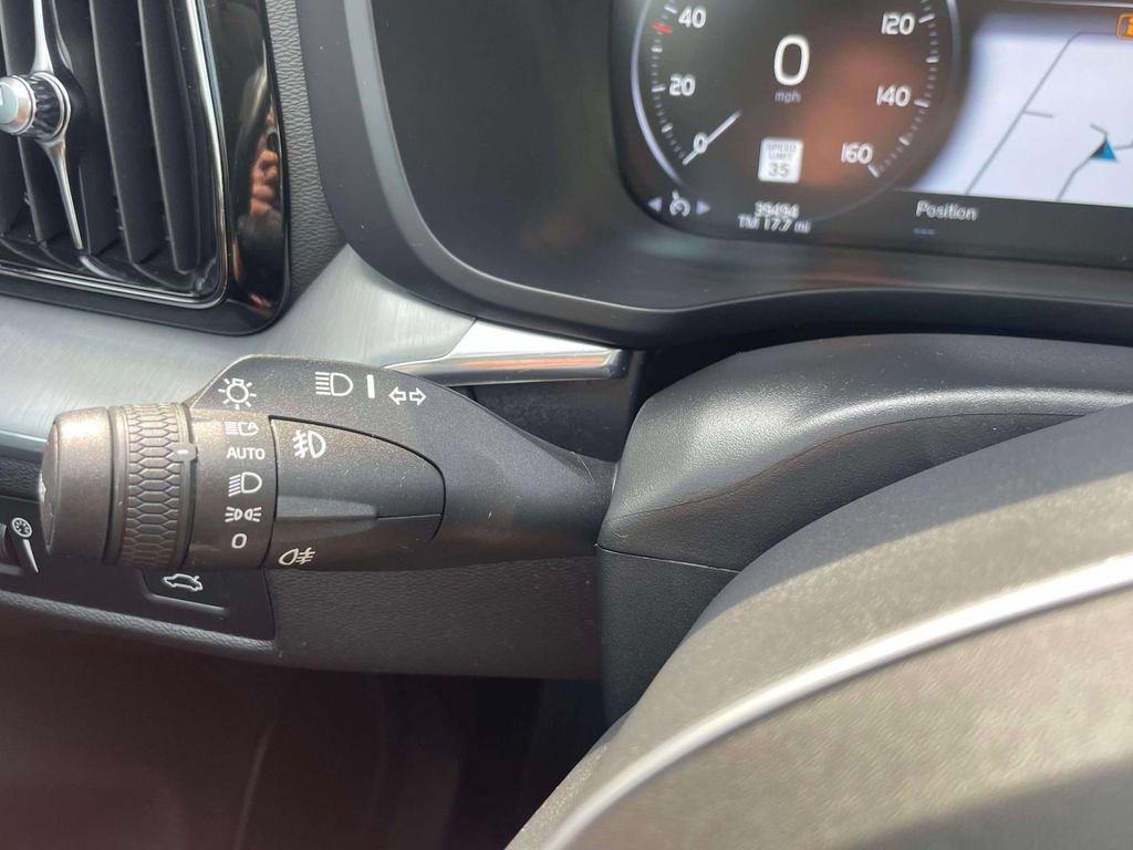 Used 2019 Volvo XC60 T5 Momentum w/ Multimedia Package AWD/4WD image 23