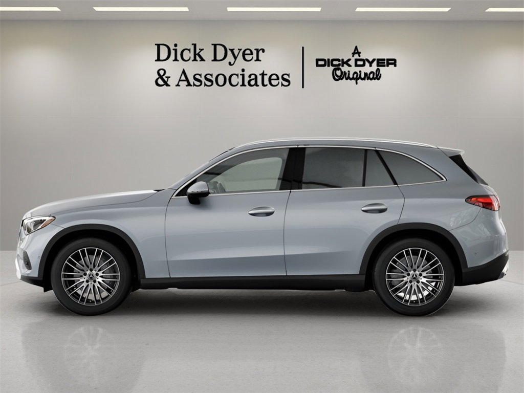 Used 2025 Mercedes-Benz GLC 300 4MATIC image 23