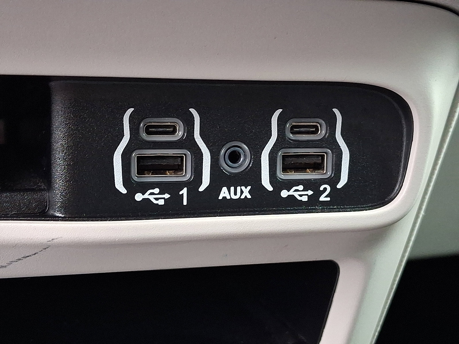 Used 2023 Chrysler Pacifica Touring-L image 24