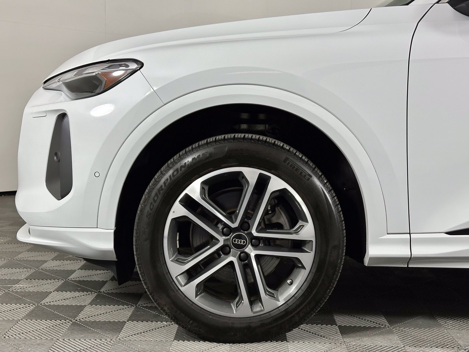 Used 2025 Audi Q5 Premium AWD/4WD image 7
