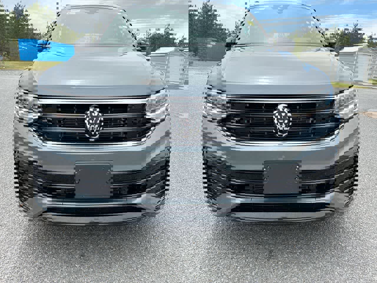 Used 2022 Volkswagen Tiguan SE R-Line image 31