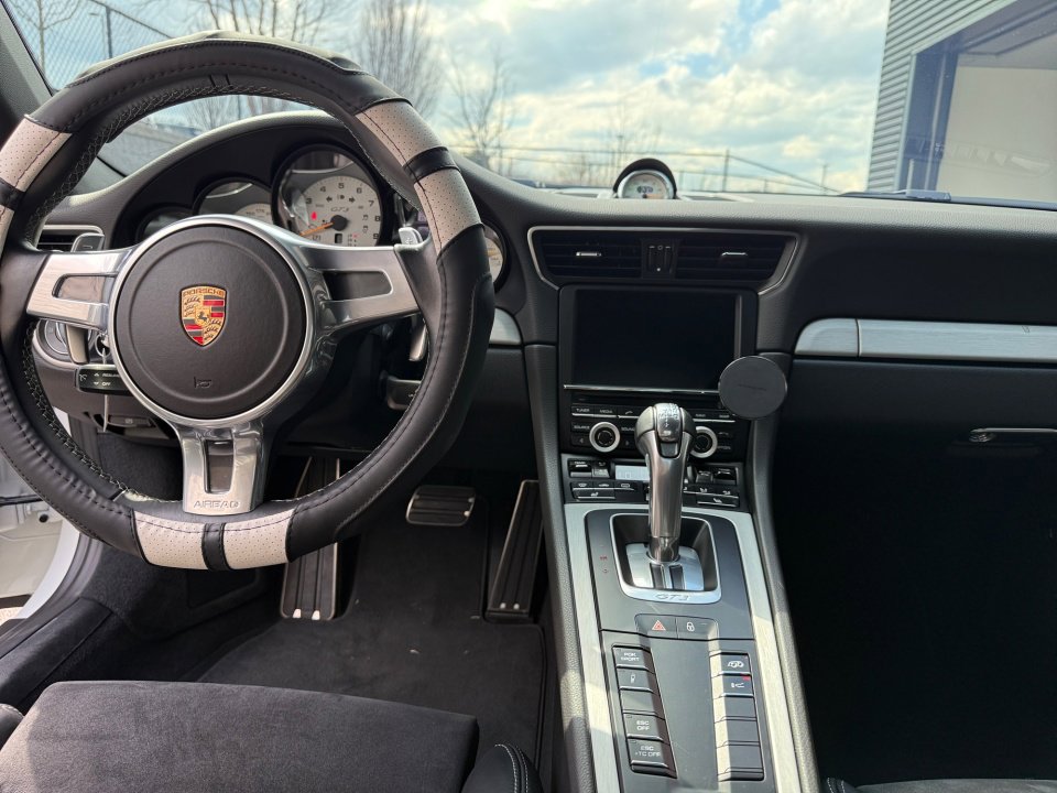 Certified 2015 Porsche 911 GT3 image 16