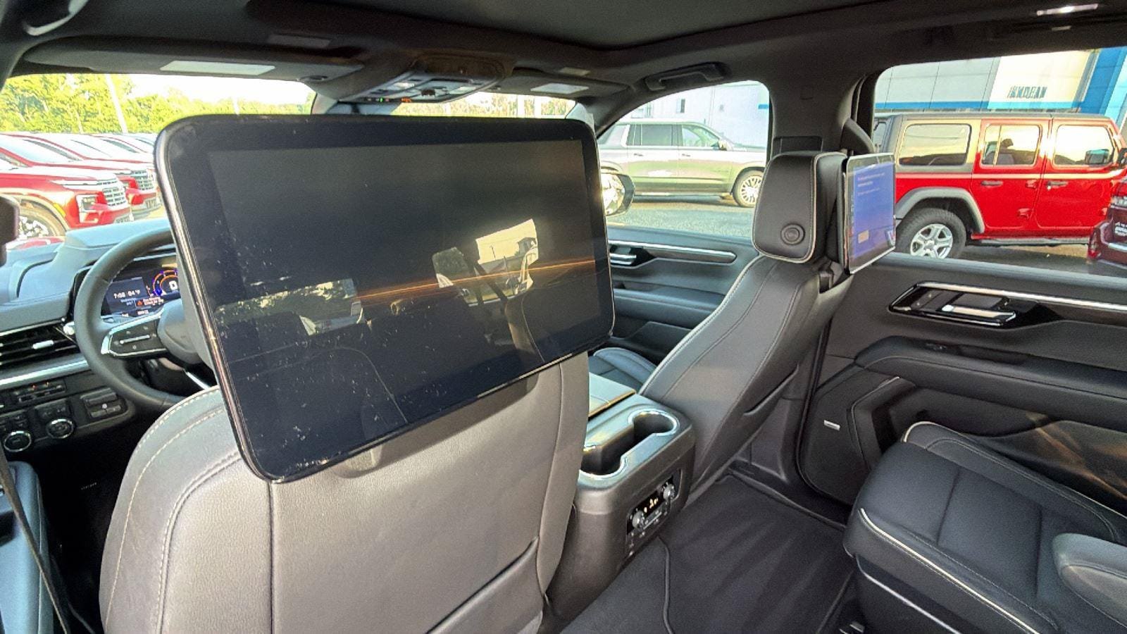 Used 2025 Chevrolet Suburban Premier AWD/4WD image 25