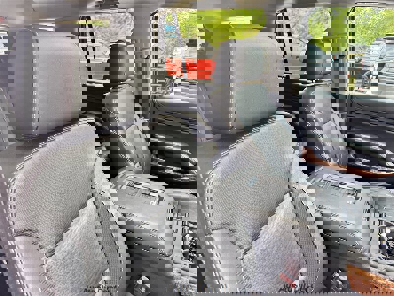 Used 2018 Chevrolet Tahoe Premier AWD/4WD image 27