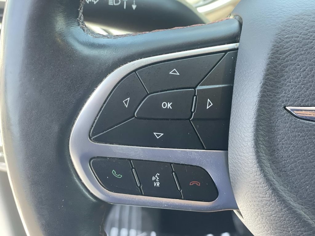 Used 2017 Chrysler Pacifica Touring-L Plus FWD image 9