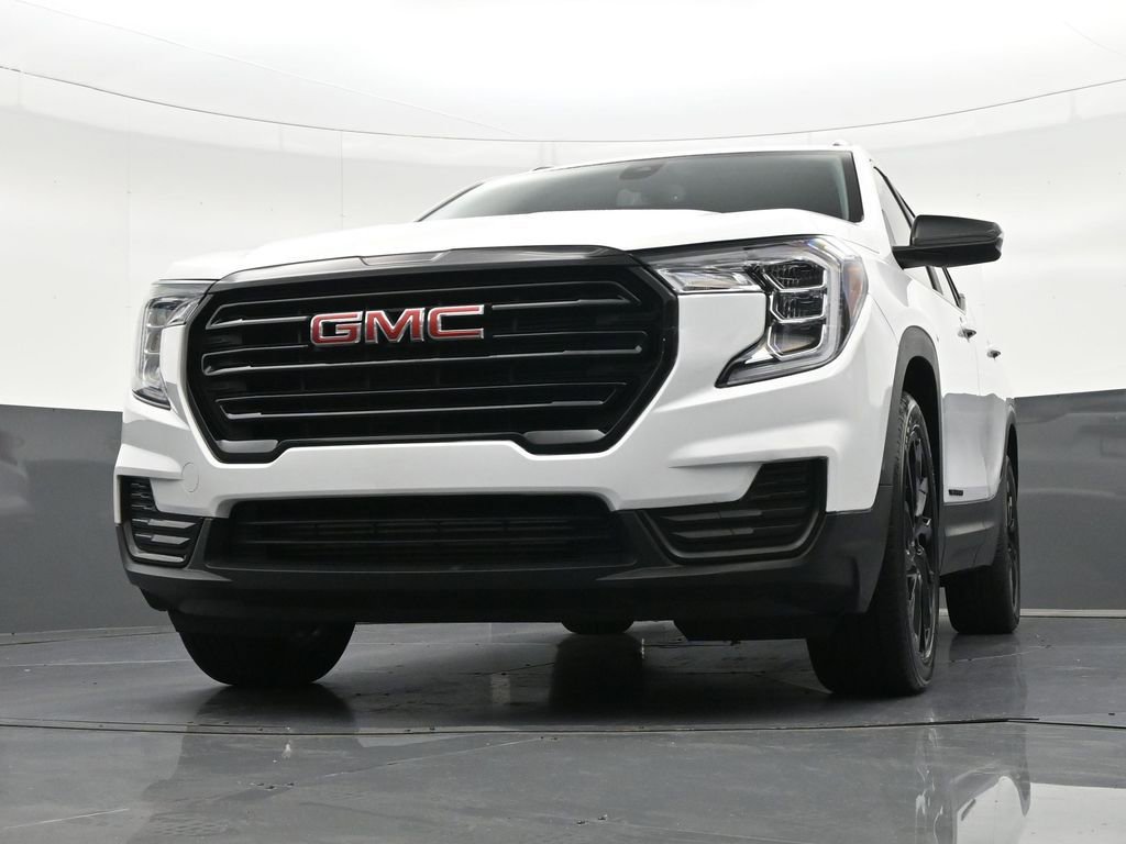 Used 2024 GMC Terrain SLE w/ Driver Convenience Package image 30