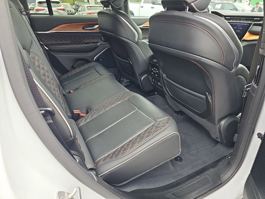 Used 2023 Jeep Grand Cherokee Summit image 14