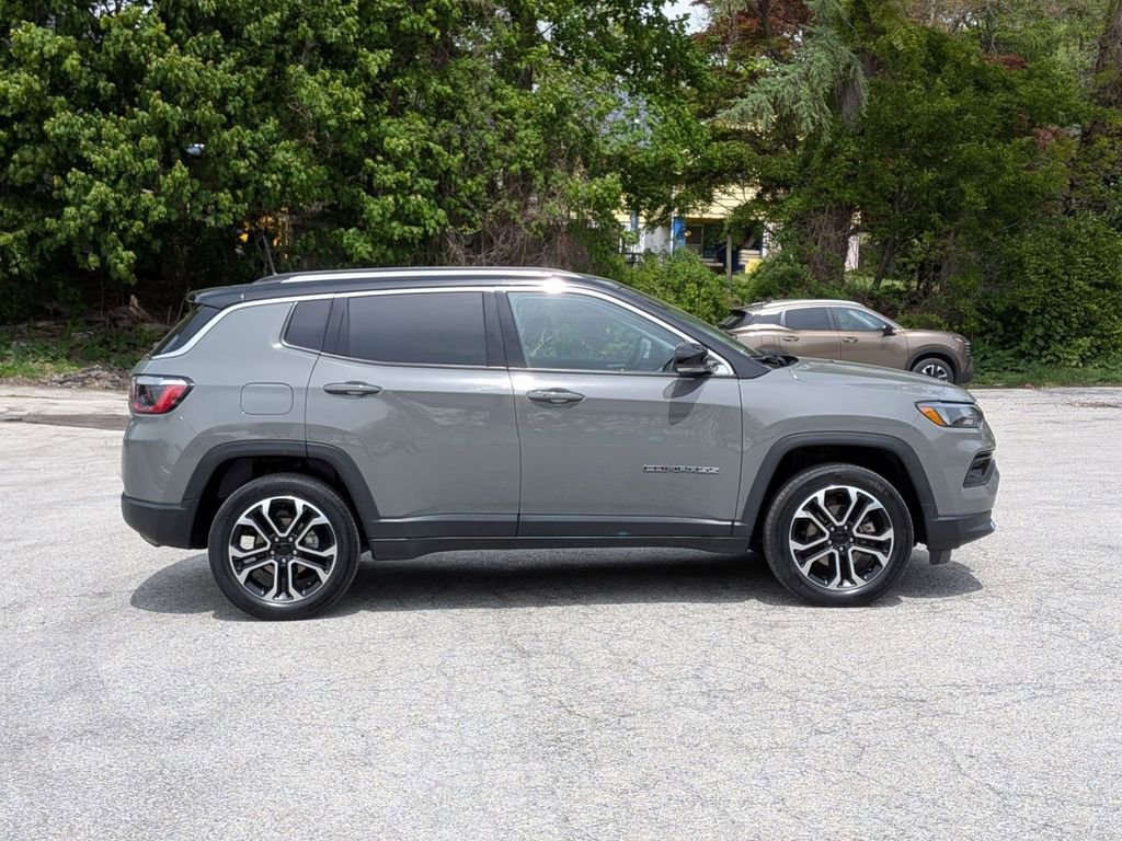 Used 2022 Jeep Compass Limited AWD/4WD image 2