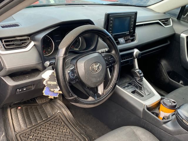 Used 2021 Toyota RAV4 LE image 3