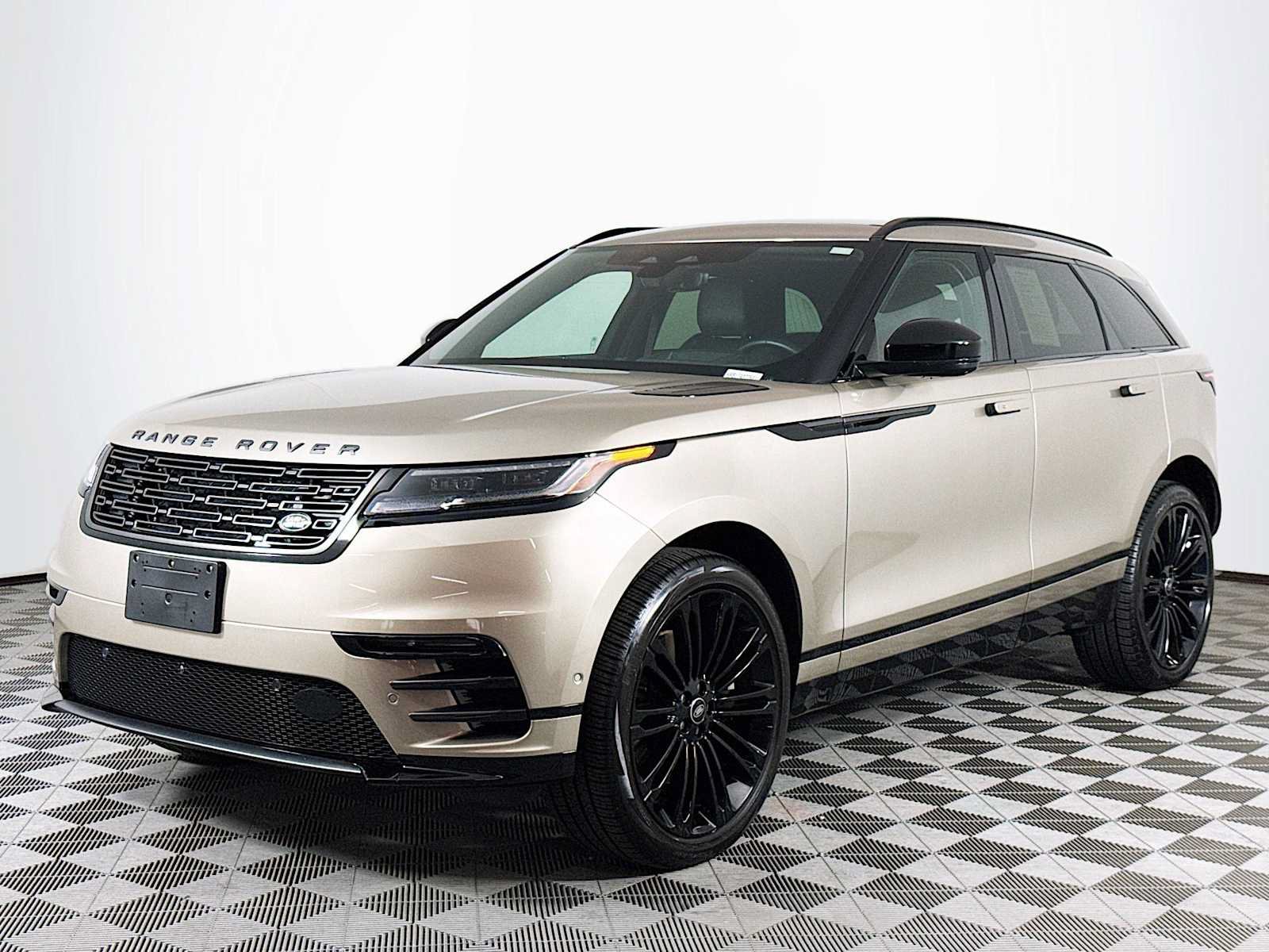 Used 2026 Land Rover Range Rover Velar Dynamic SE AWD/4WD image 1