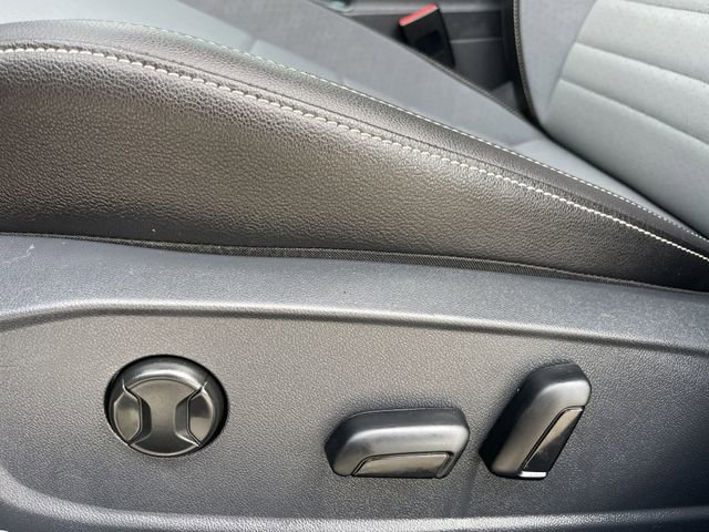 Used 2026 Volkswagen Jetta SE FWD image 26