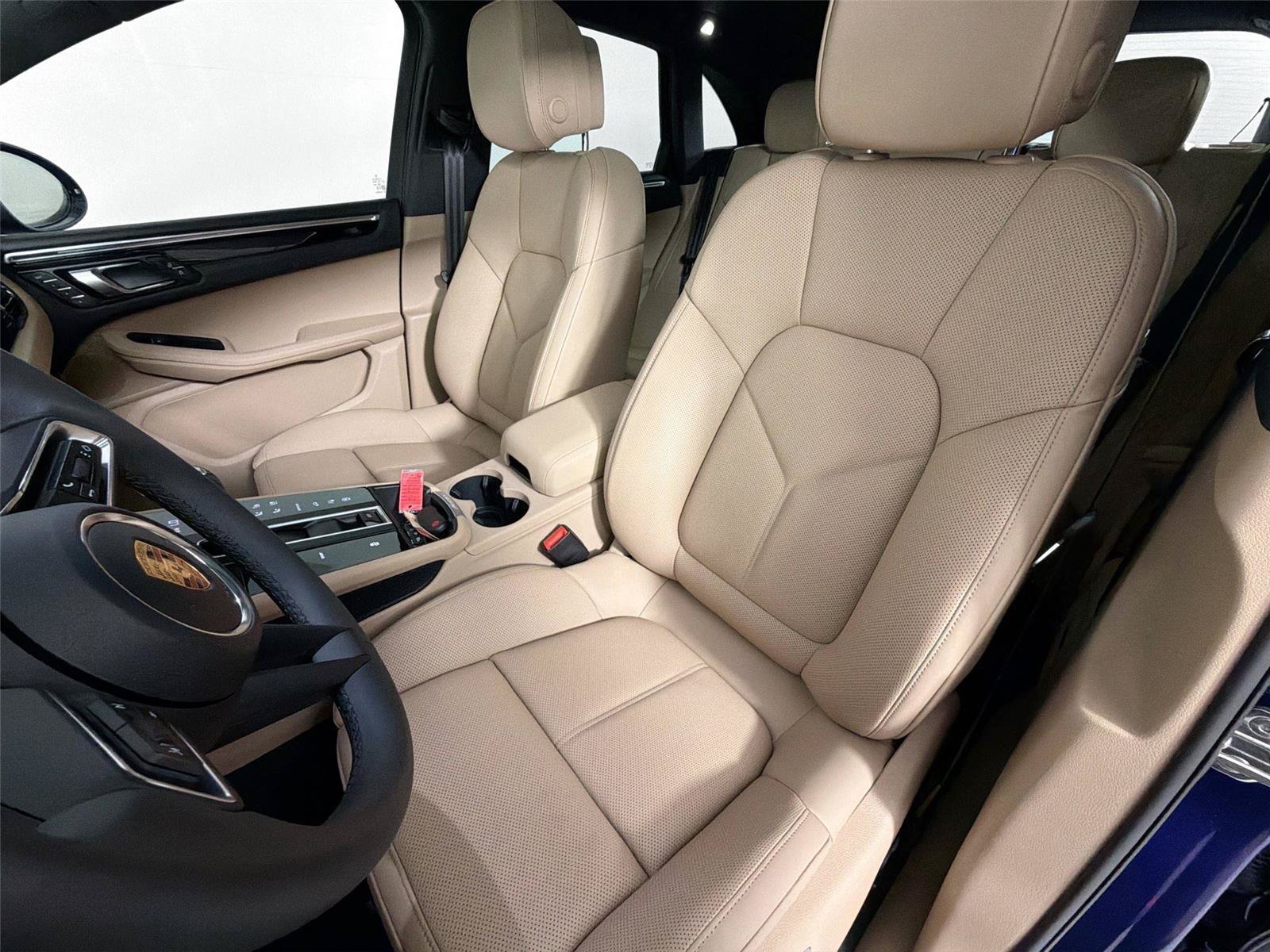 Certified 2026 Porsche Macan Turbo AWD/4WD image 5