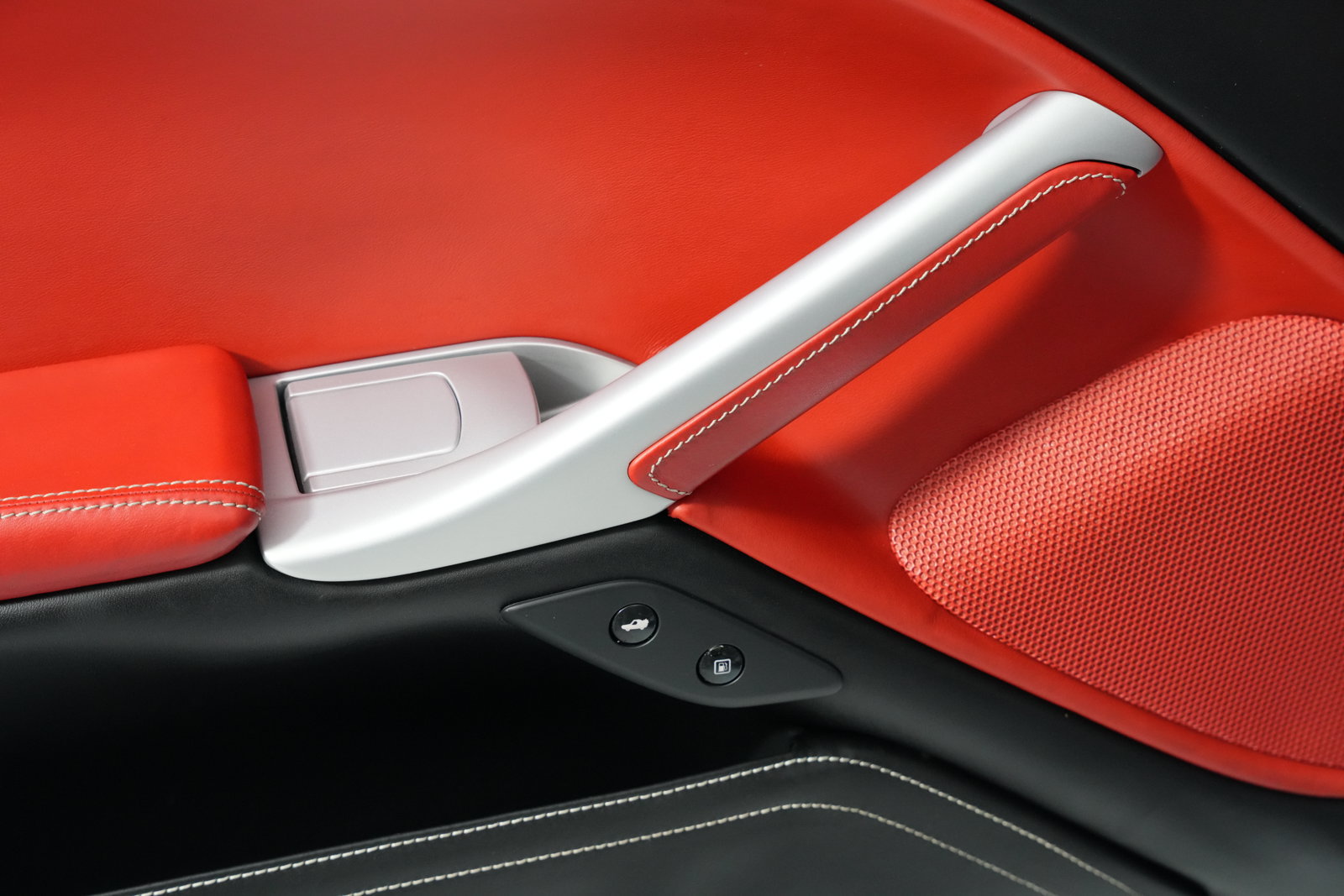 Used 2014 Ferrari F12 Berlinetta RWD image 19