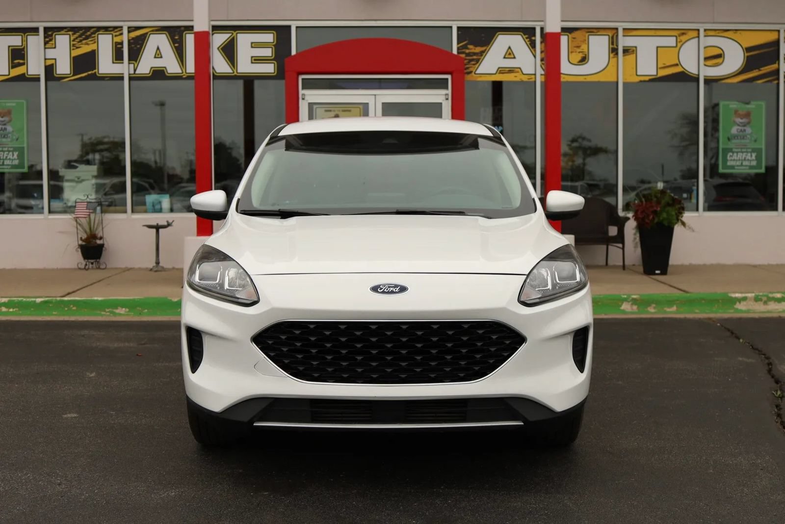 Used 2020 Ford Escape SE FWD image 2
