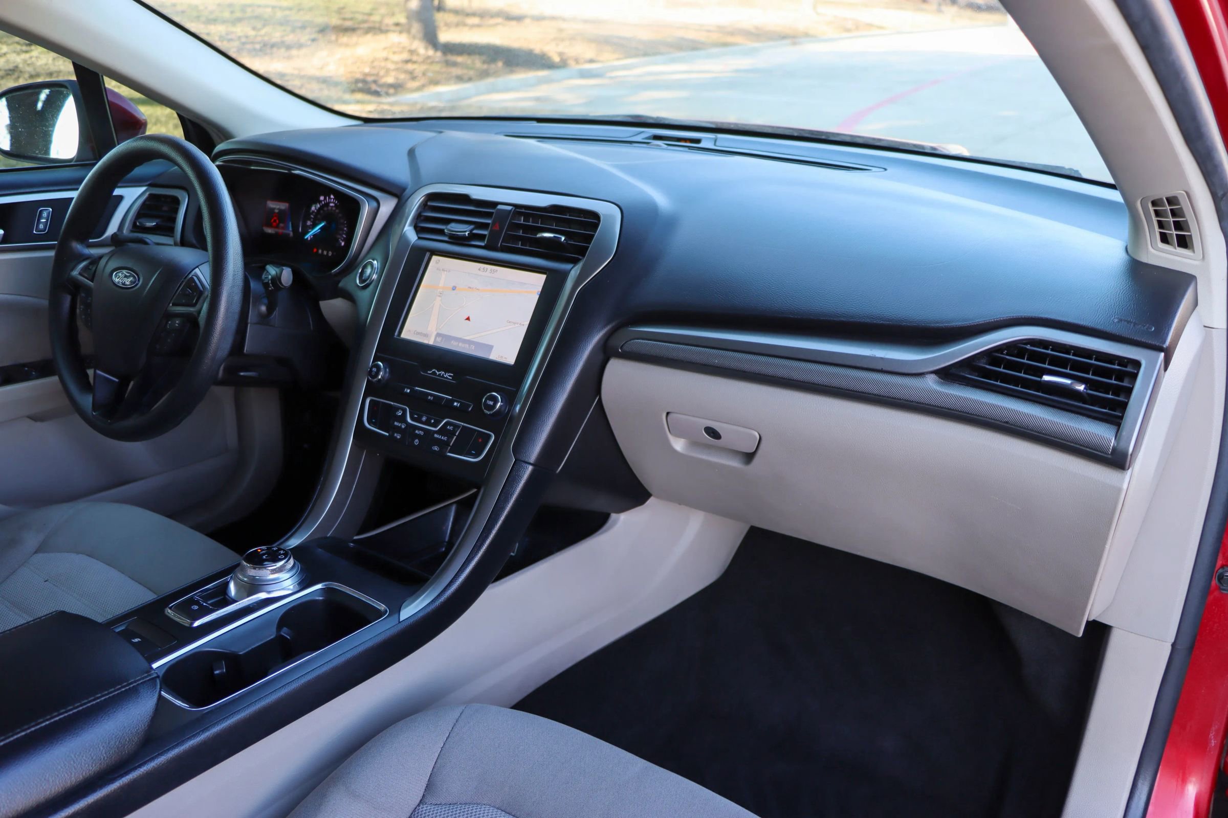 Used 2020 Ford Fusion SE FWD image 22