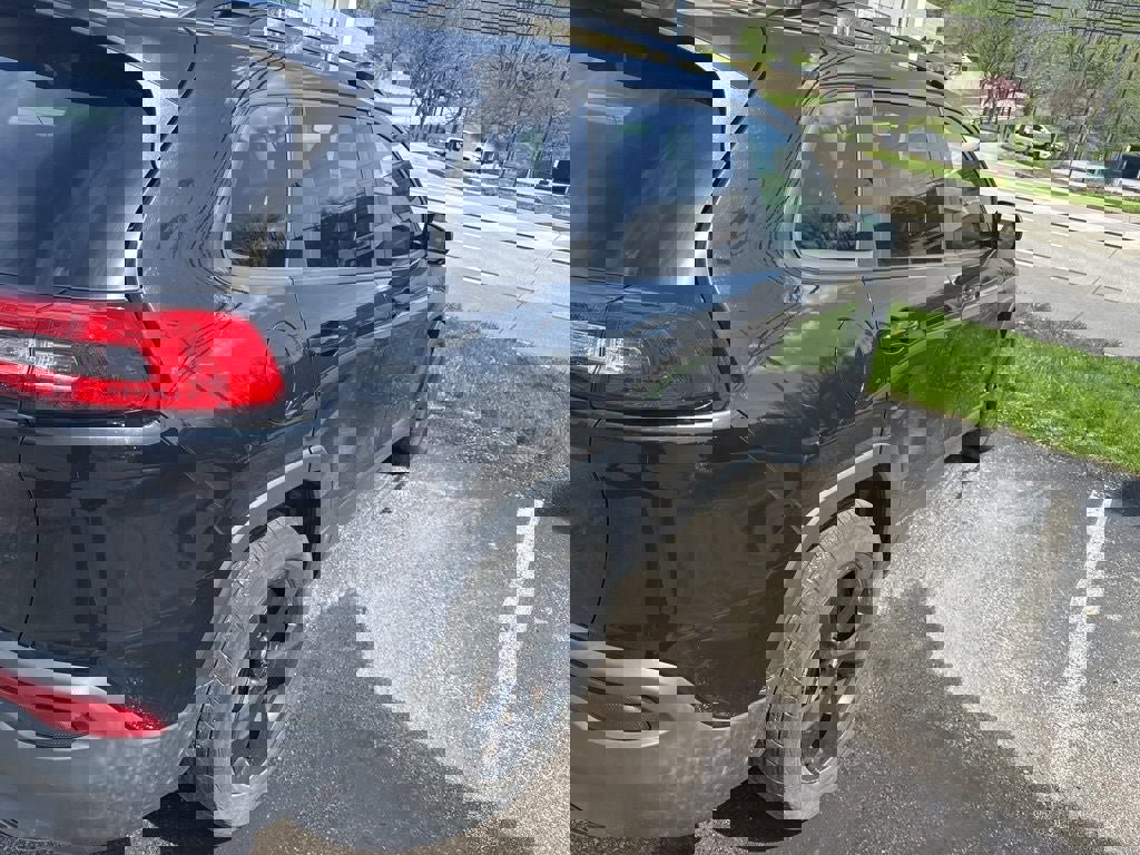 Used 2017 Jeep Cherokee High Altitude image 3