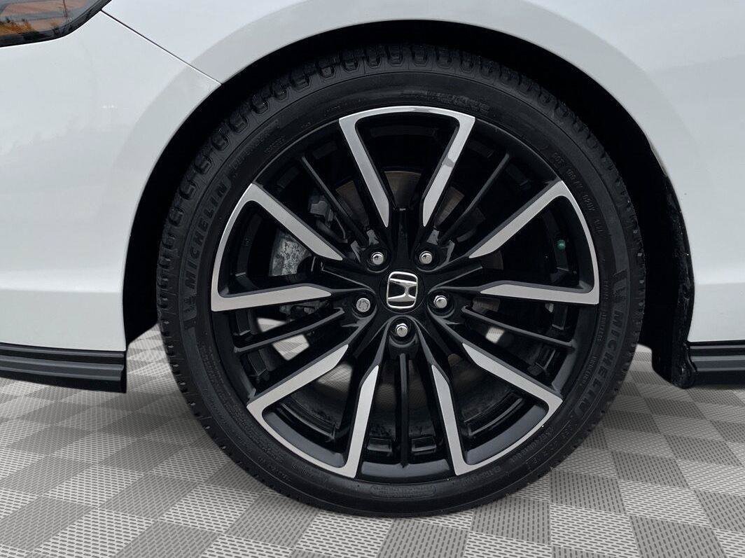 Used 2023 Honda Accord Touring image 11