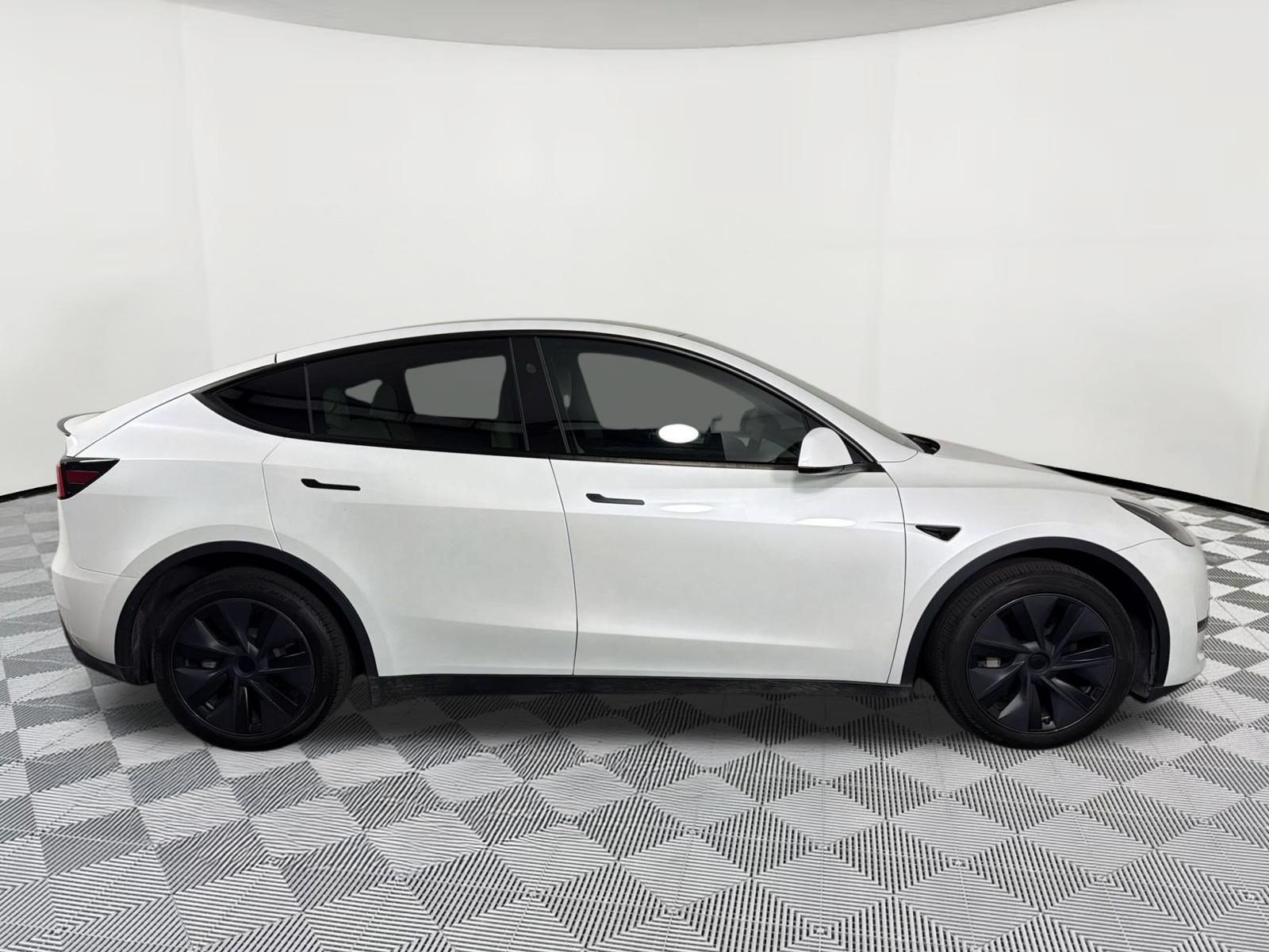 Used 2024 Tesla Model Y Long Range AWD/4WD image 8