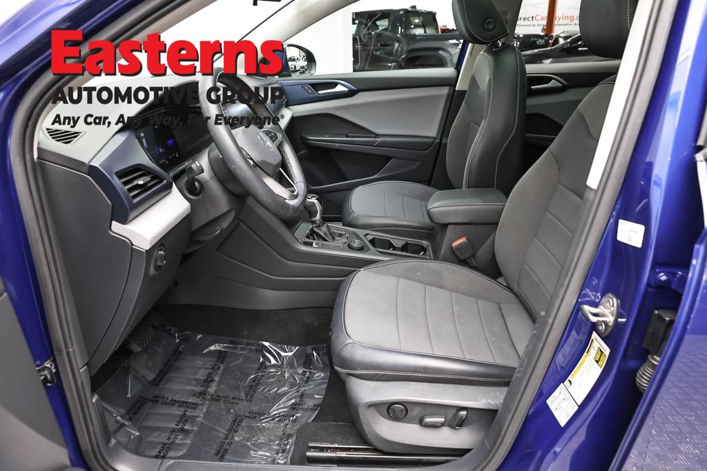 Used 2022 Volkswagen Taos SE w/ Panoramic Sunroof Package FWD image 14