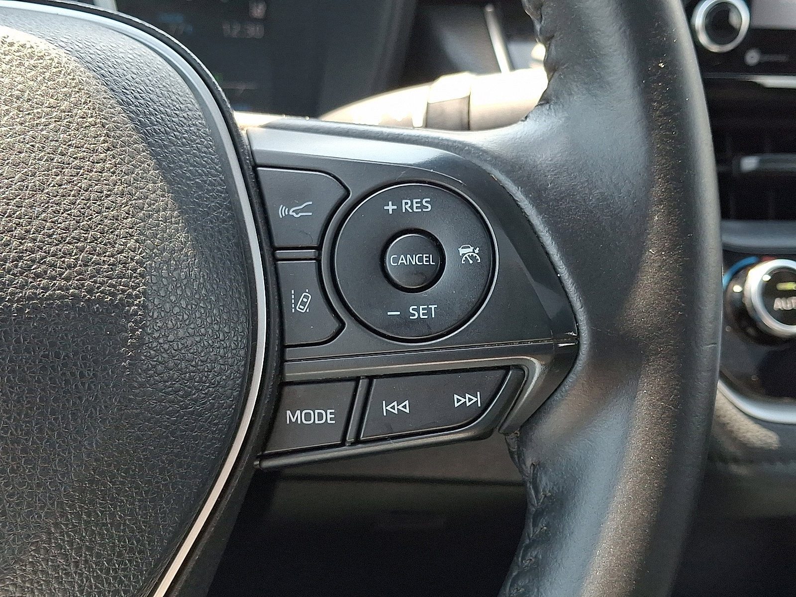 Used 2021 Toyota Corolla SE w/ SE Premium Package FWD image 23